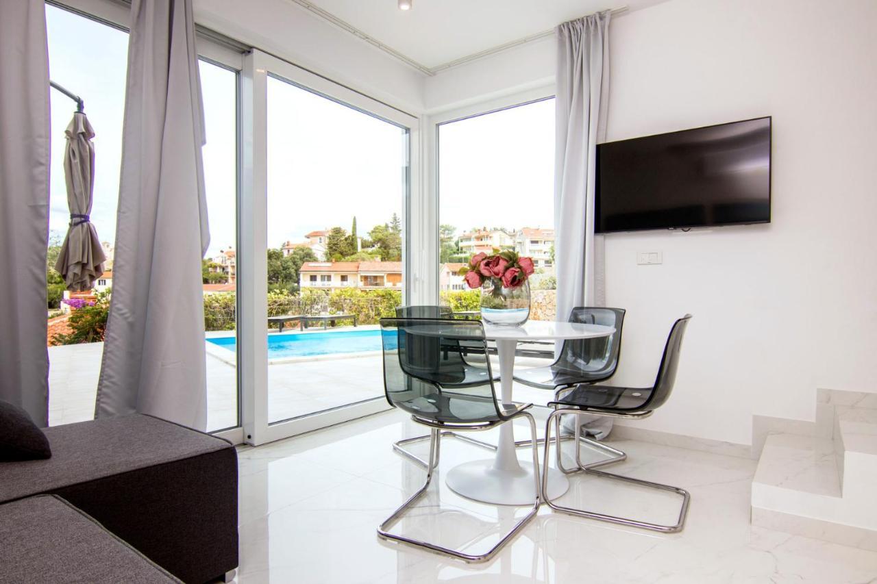 Marina di Portapisana Luxury private villa Krk Town Esterno foto